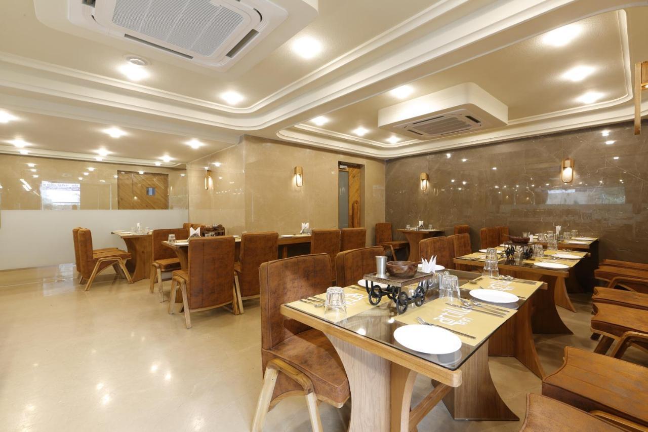 Artilla Inn Ahmedabad Exterior photo